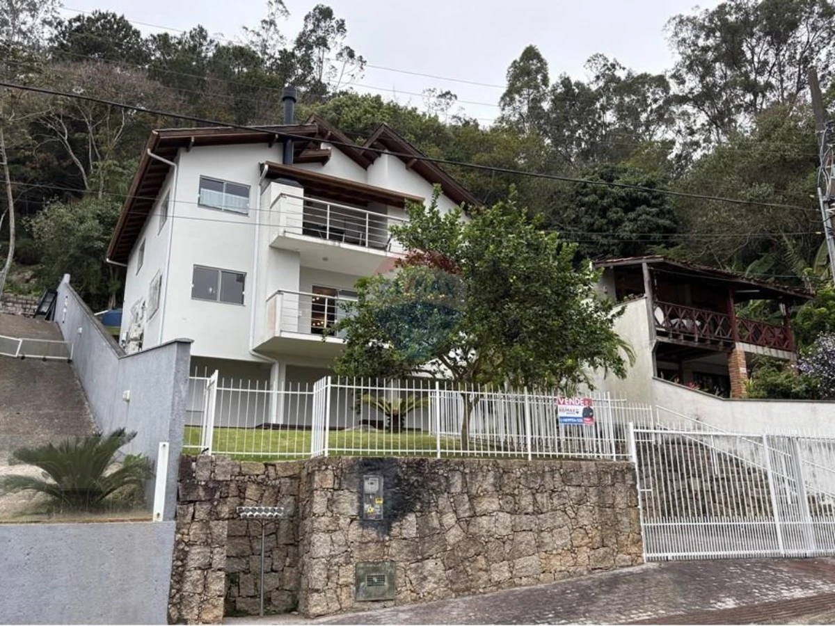 Casa com 4 Dormitórios e Vista para o Mar à Venda em Sambaqui, Florianópolis
