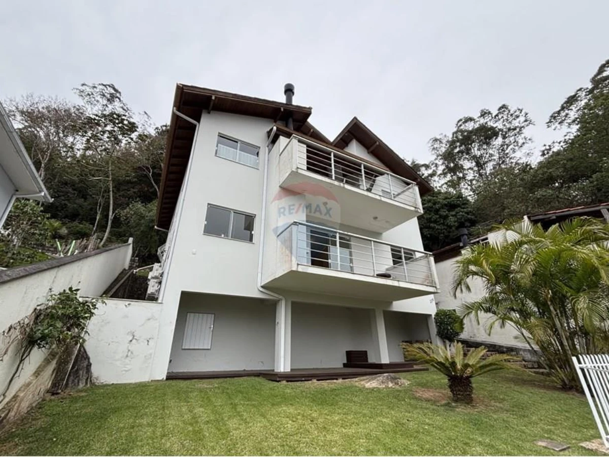 Casa com 4 Dormitórios e Vista para o Mar à Venda em Sambaqui, Florianópolis