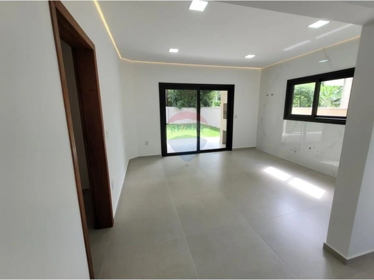 Casa com 4 Dormitórios em Condomínio Fechado – Rio Vermelho, Florianópolis