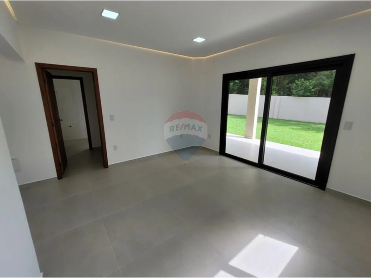 Casa com 4 Dormitórios em Condomínio Fechado – Rio Vermelho, Florianópolis