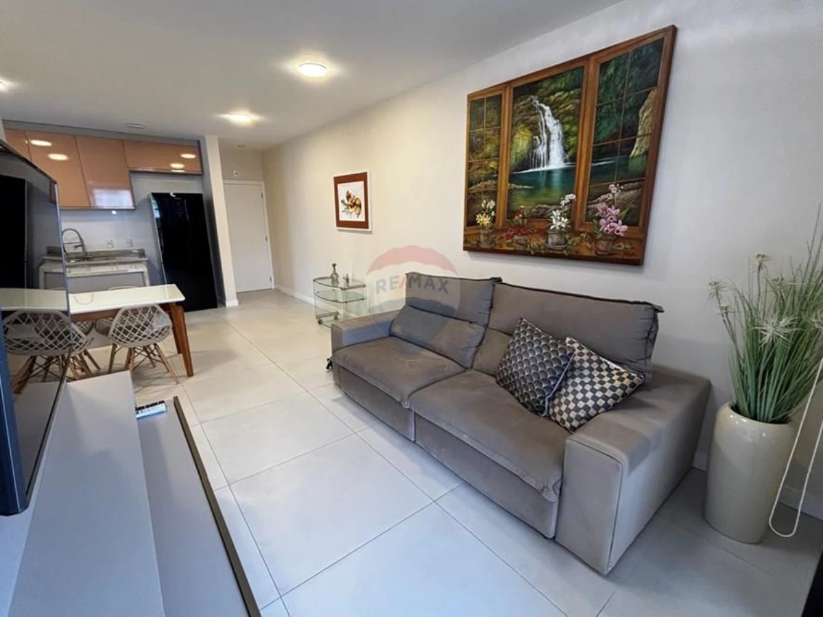 Apartamento Pé na Areia à Venda em Canasvieiras – 3 Dormitórios, Vista para o Mar, Mobiliado