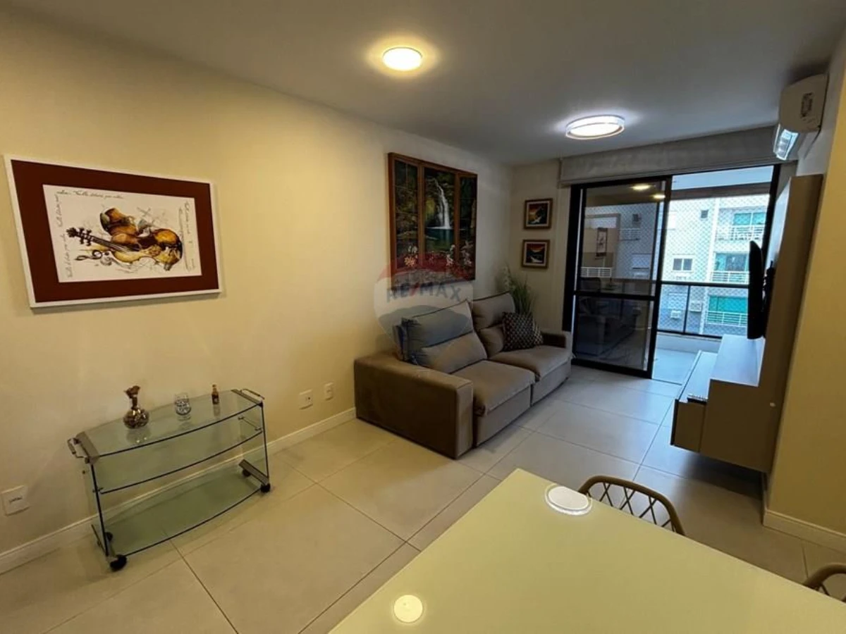Apartamento Pé na Areia à Venda em Canasvieiras – 3 Dormitórios, Vista para o Mar, Mobiliado