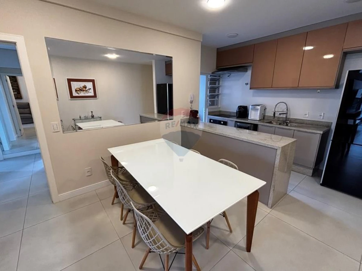 Apartamento Pé na Areia à Venda em Canasvieiras – 3 Dormitórios, Vista para o Mar, Mobiliado