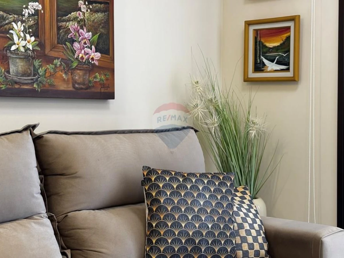 Apartamento Pé na Areia à Venda em Canasvieiras – 3 Dormitórios, Vista para o Mar, Mobiliado