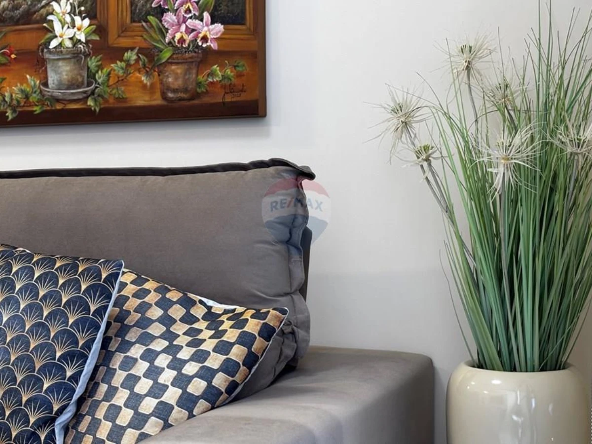 Apartamento Pé na Areia à Venda em Canasvieiras – 3 Dormitórios, Vista para o Mar, Mobiliado