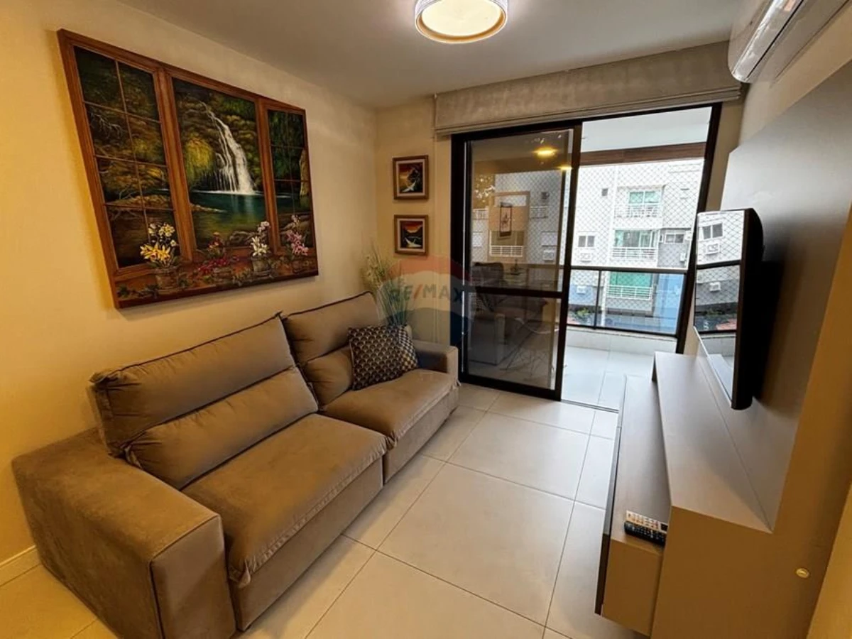 Apartamento Pé na Areia à Venda em Canasvieiras – 3 Dormitórios, Vista para o Mar, Mobiliado