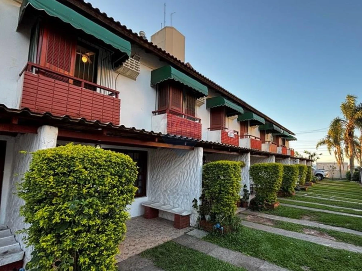 Casa Duplex com 2 Dormitórios e Vista para o Mar — Canasvieiras, Florianópolis