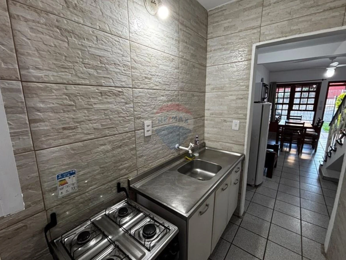 Casa Duplex com 2 Dormitórios e Vista para o Mar — Canasvieiras, Florianópolis