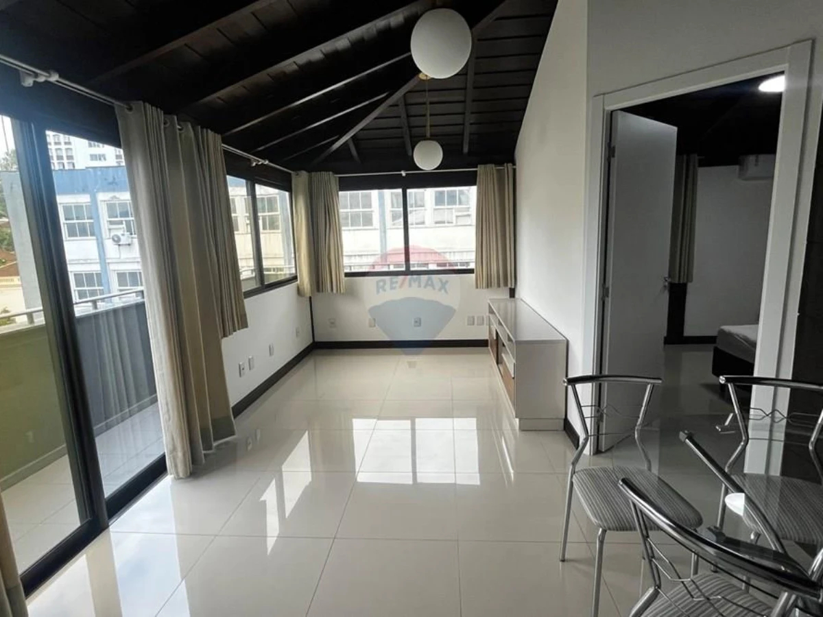 Apartamento Reformado com 1 Quarto, Terraço e Varanda – Centro, Florianópolis