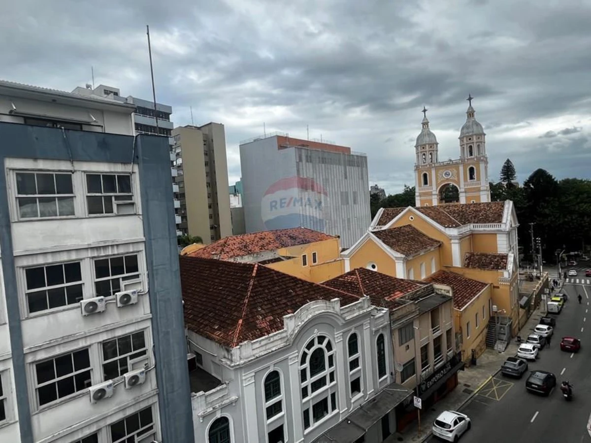 Apartamento Reformado com 1 Quarto, Terraço e Varanda – Centro, Florianópolis