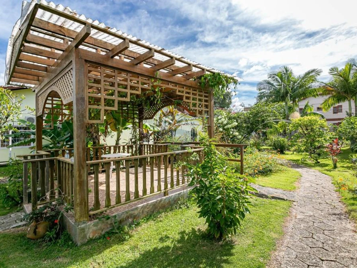 Casa à Venda com 4 Dormitórios — Barra da Lagoa, Florianópolis