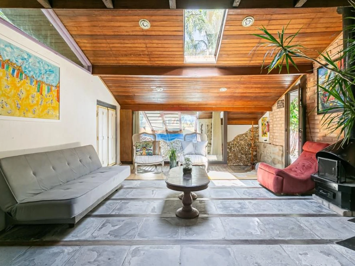 Casa 5 Quartos à Venda — Lagoa da Conceição, Florianópolis