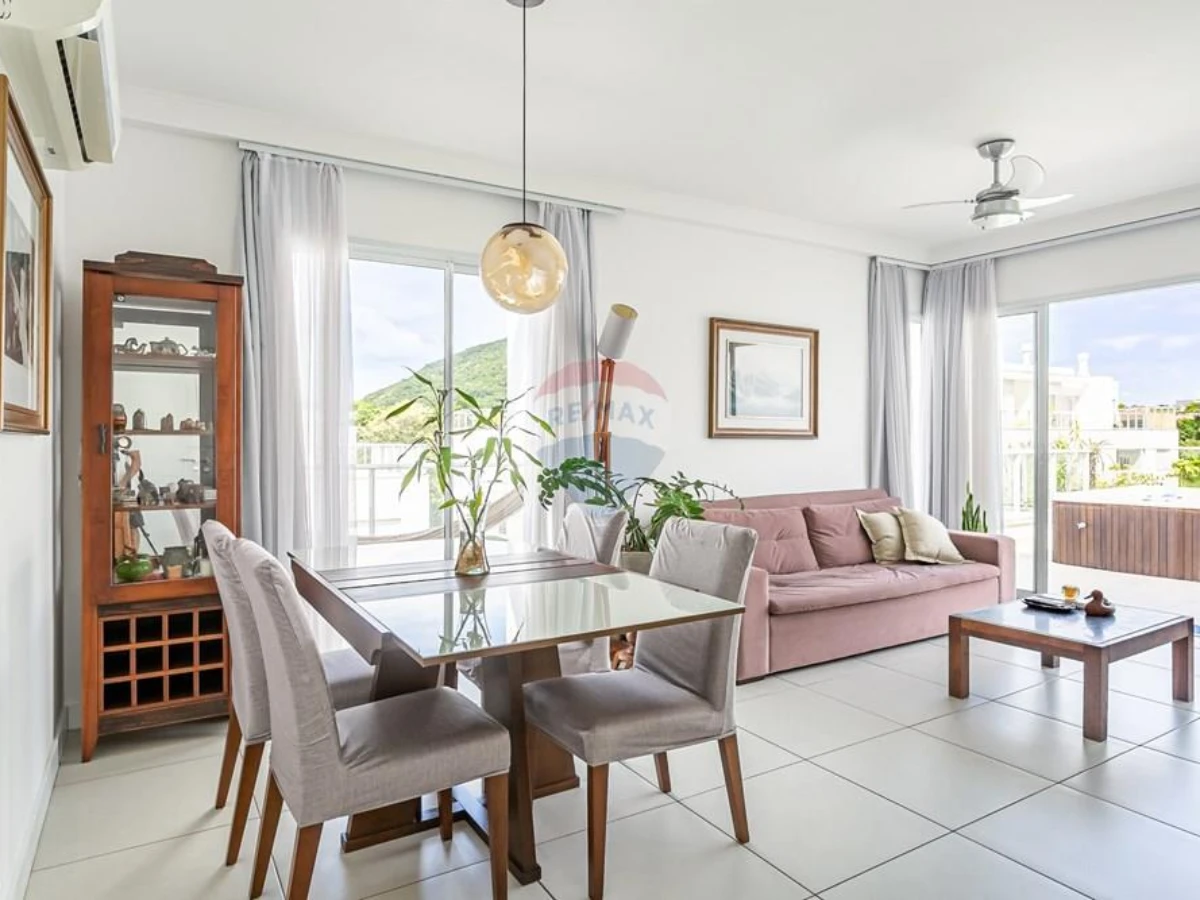 Cobertura Mobiliada à Venda – 170 m², 2 Dormitórios, Jacuzzi e Churrasqueira – Campeche, Florianópolis