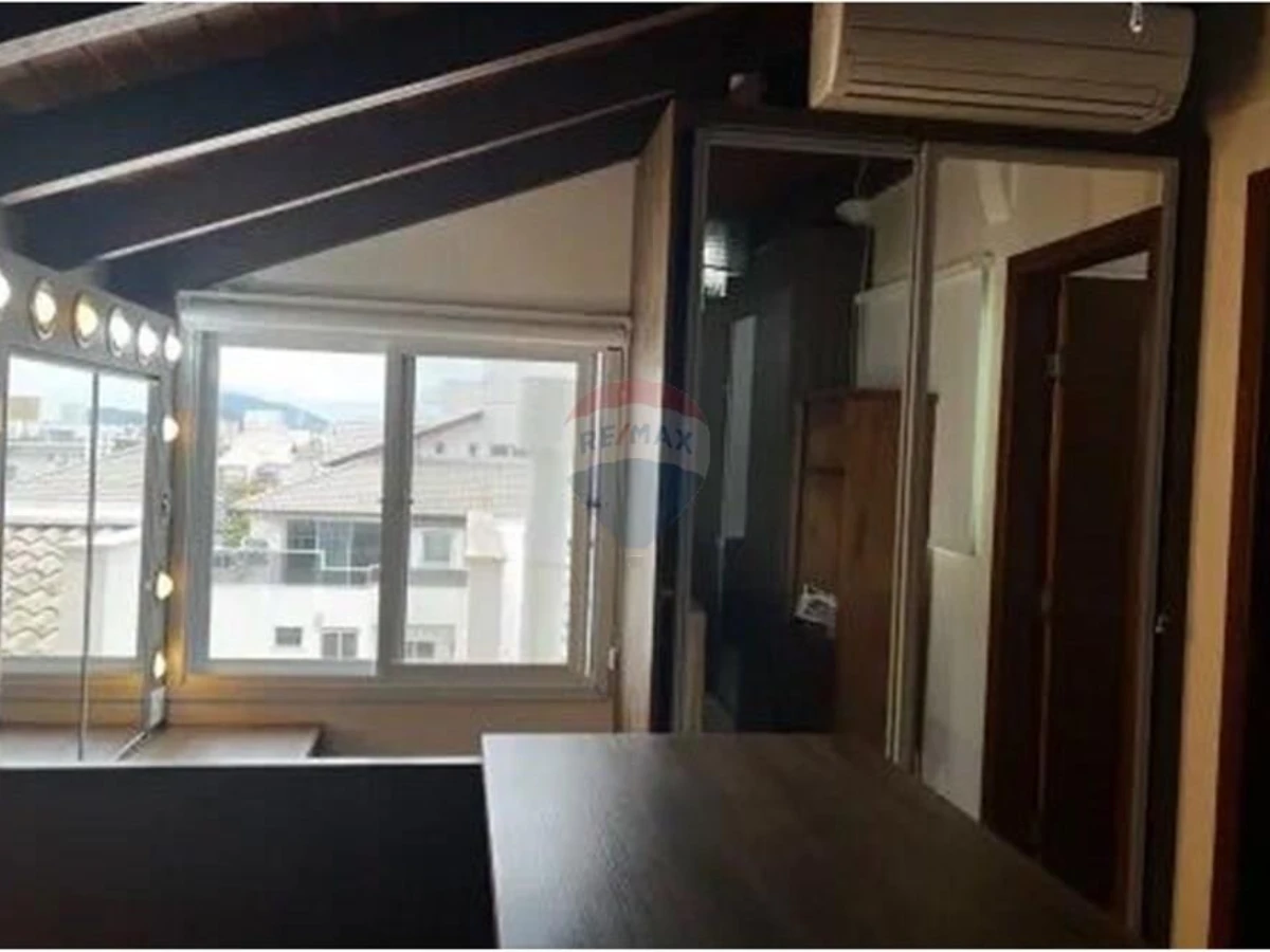 Cobertura para Alugar em Campeche, Florianópolis — 125 m², 2 Dormitórios, Vista para Montanhas