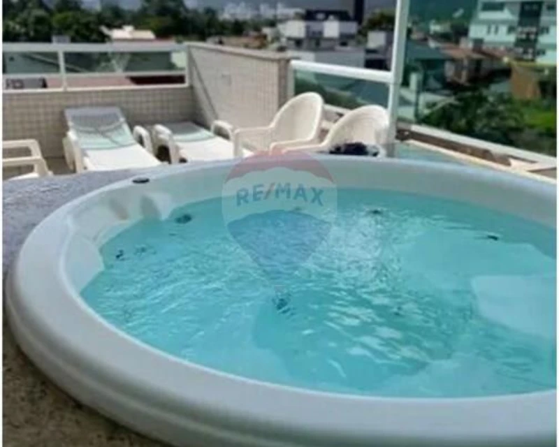 Cobertura para Alugar em Campeche, Florianópolis — 125 m², 2 Dormitórios, Vista para Montanhas