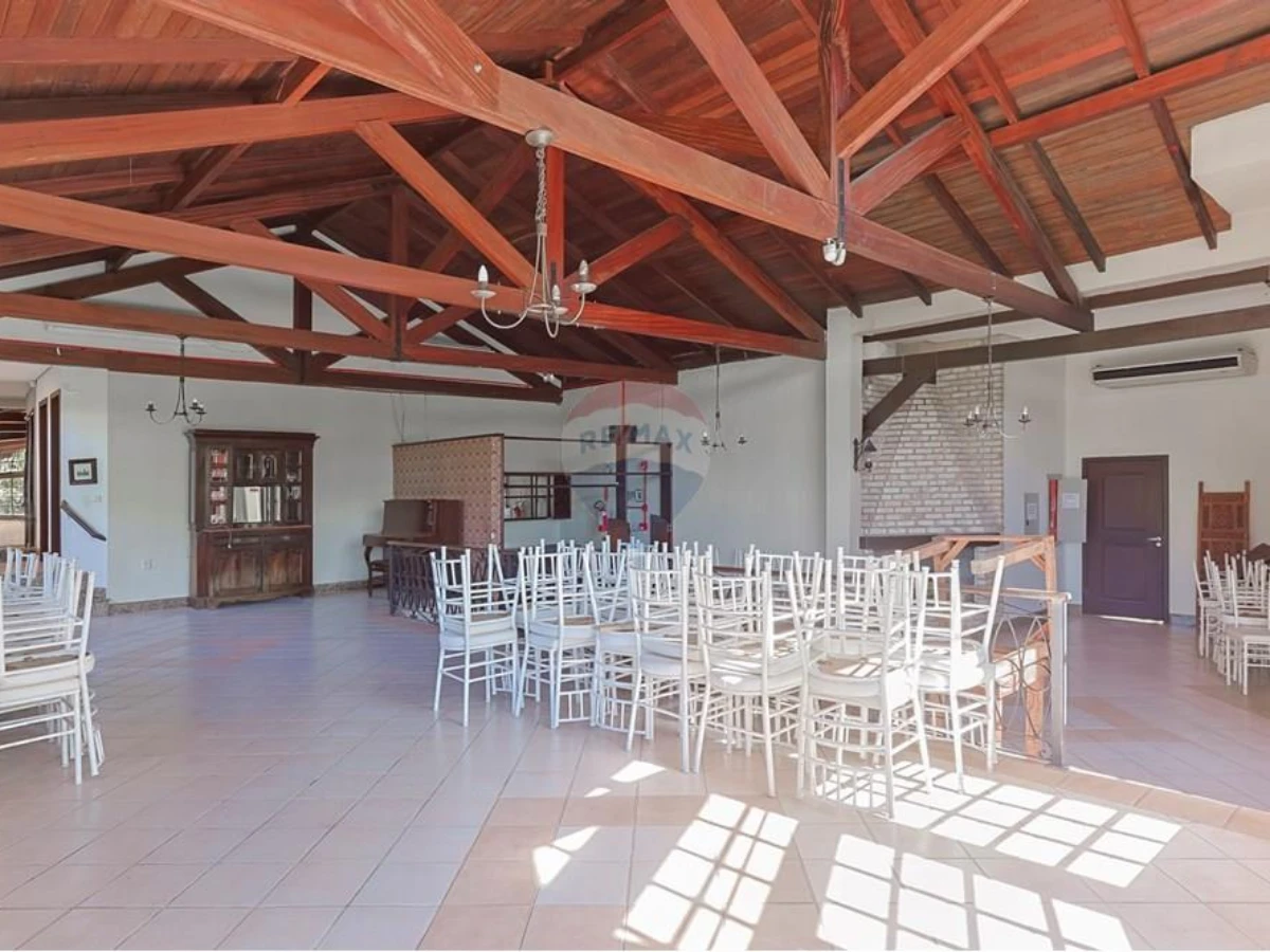 Sala Comercial para Locação – 184 m² na Carvoeira, Florianópolis