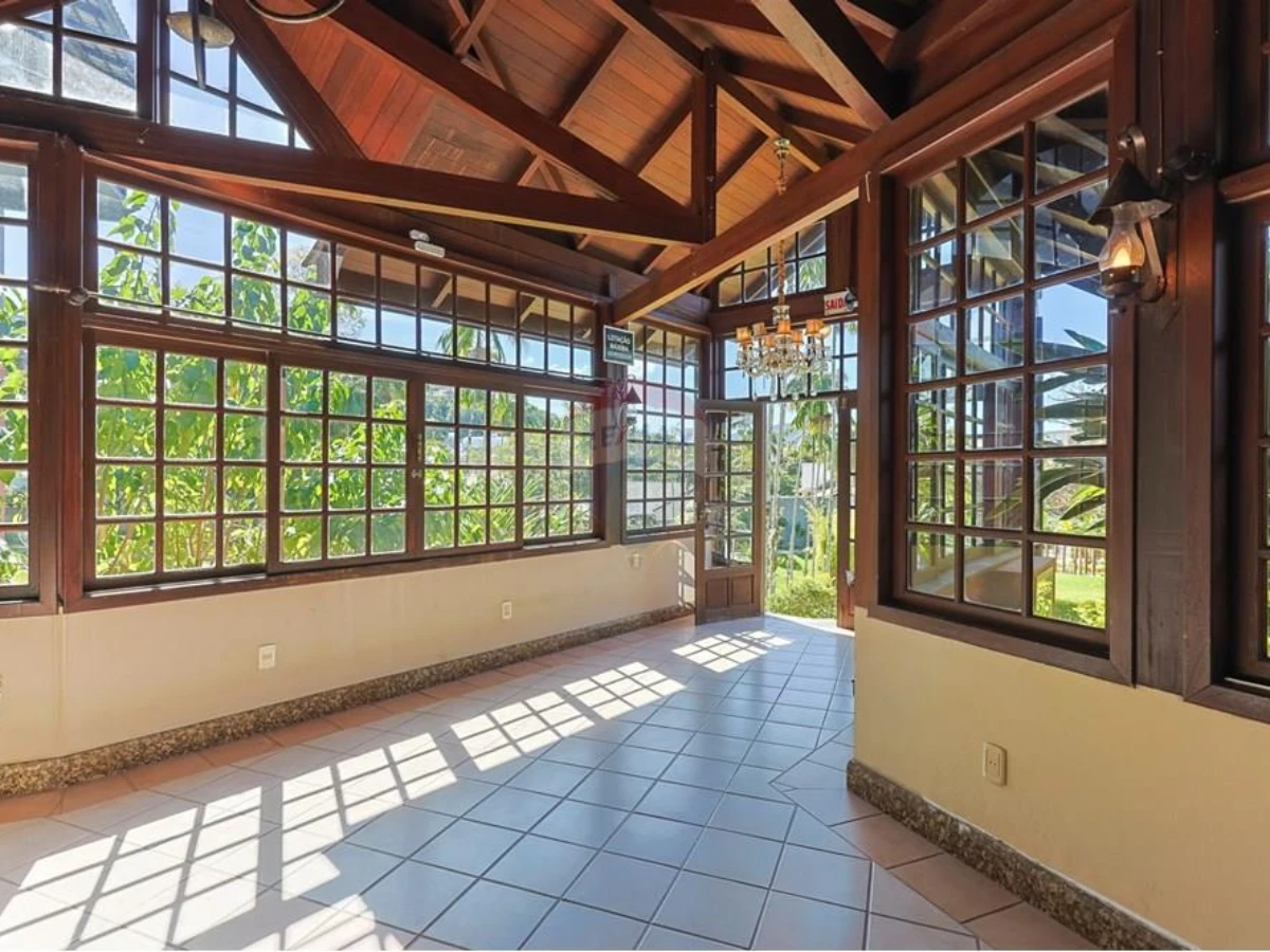 Sala Comercial para Locação – 184 m² na Carvoeira, Florianópolis