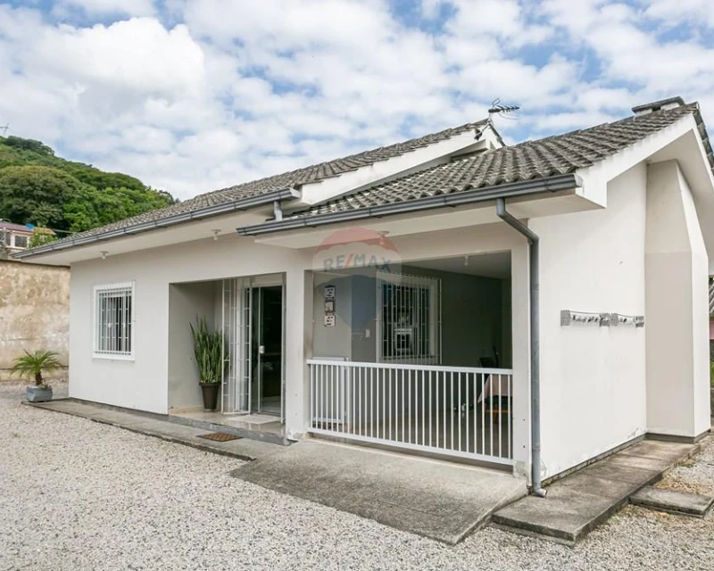 Casa à Venda — 185 m² de Área Útil, 5 Dormitórios, Piscina, Ribeirão da Ilha, Florianópolis