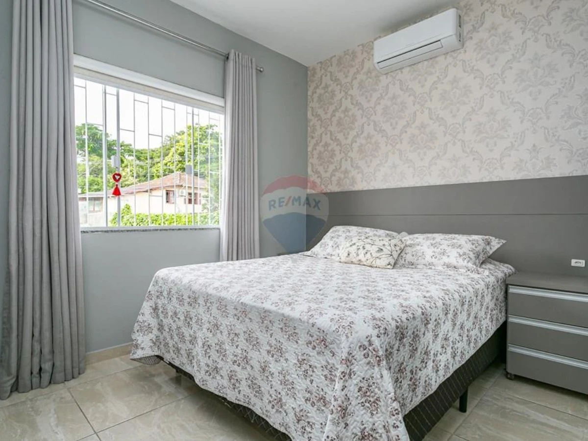 Casa à Venda — 185 m² de Área Útil, 5 Dormitórios, Piscina, Ribeirão da Ilha, Florianópolis