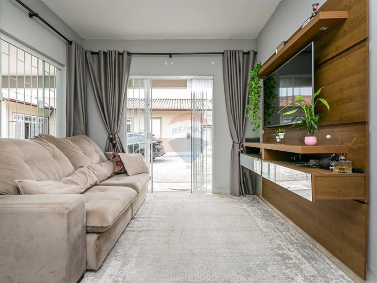 Casa à Venda — 185 m² de Área Útil, 5 Dormitórios, Piscina, Ribeirão da Ilha, Florianópolis