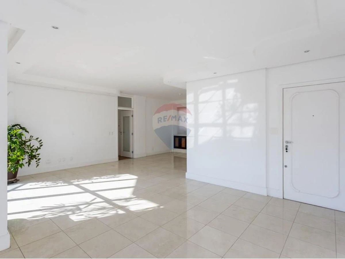 Apartamento 4 Dormitórios à Venda — Centro, Florianópolis