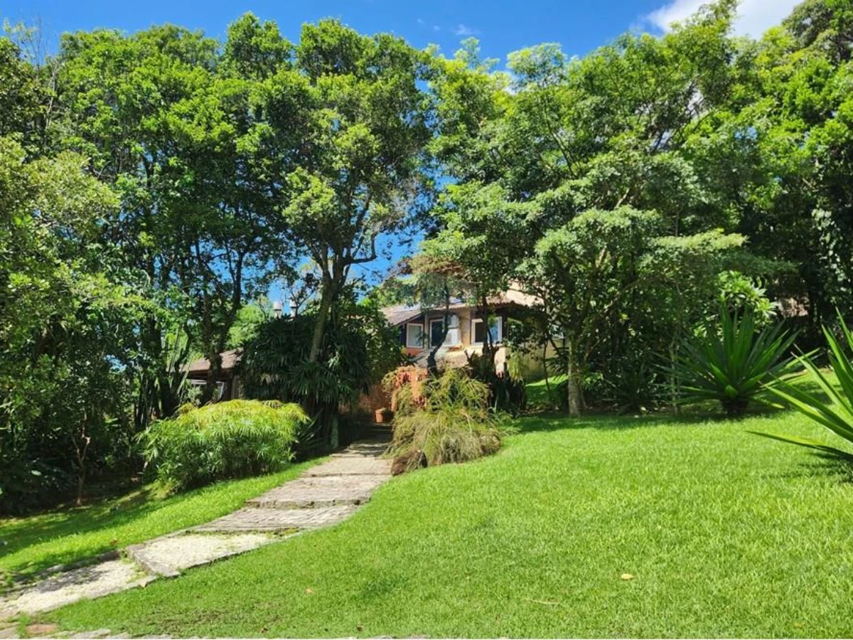 Casa 5 Dormitórios — 85.853 m² de Terreno na Costa de Dentro, Florianópolis
