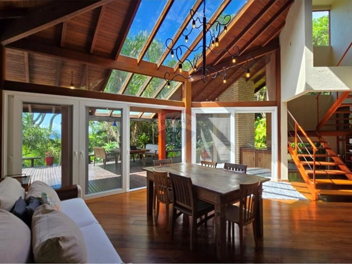 Casa 5 Dormitórios — 85.853 m² de Terreno na Costa de Dentro, Florianópolis