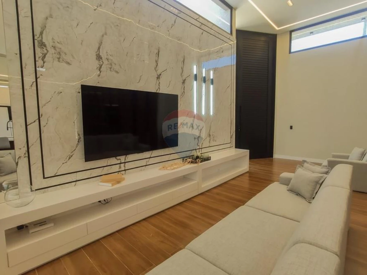 Casa Térrea 3 Suítes à Venda — Rio Vermelho, Florianópolis