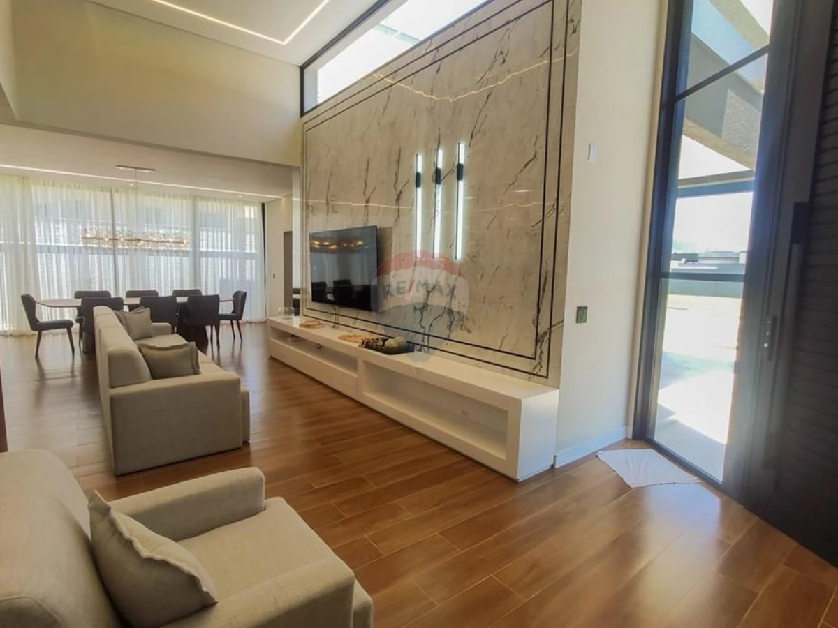Casa Térrea 3 Suítes à Venda — Rio Vermelho, Florianópolis
