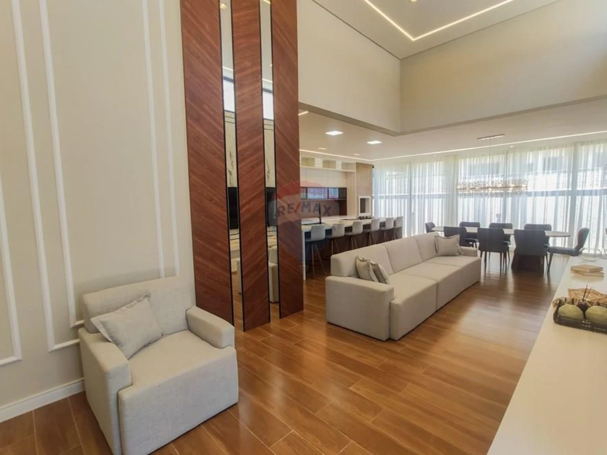 Casa Térrea 3 Suítes à Venda — Rio Vermelho, Florianópolis