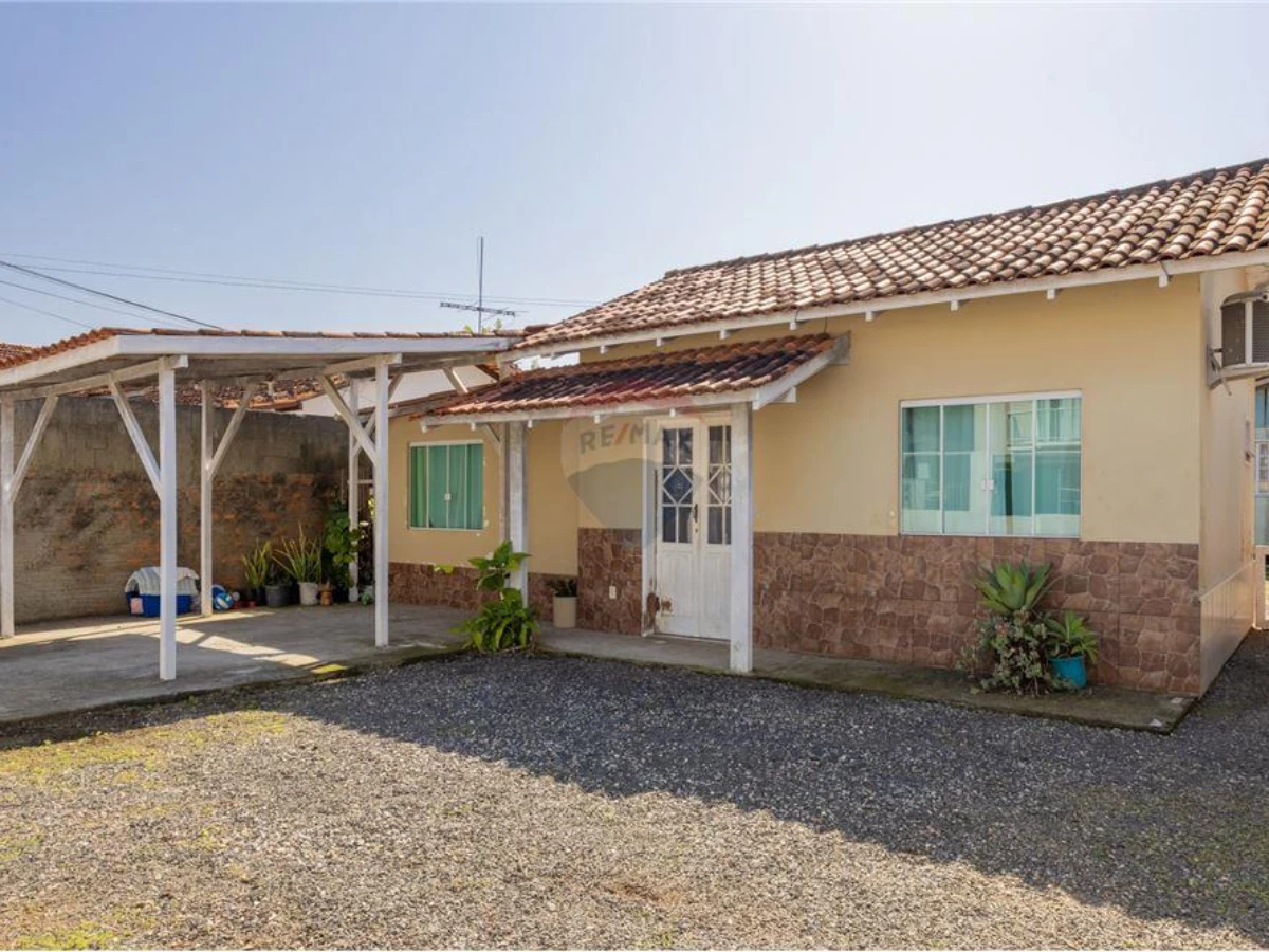Casa 2 Quartos à Venda — Carianos, Florianópolis, SC