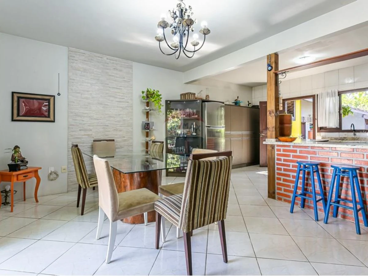 Casa 4 Quartos à Venda no Campeche, Florianópolis — Terreno de 580 m²