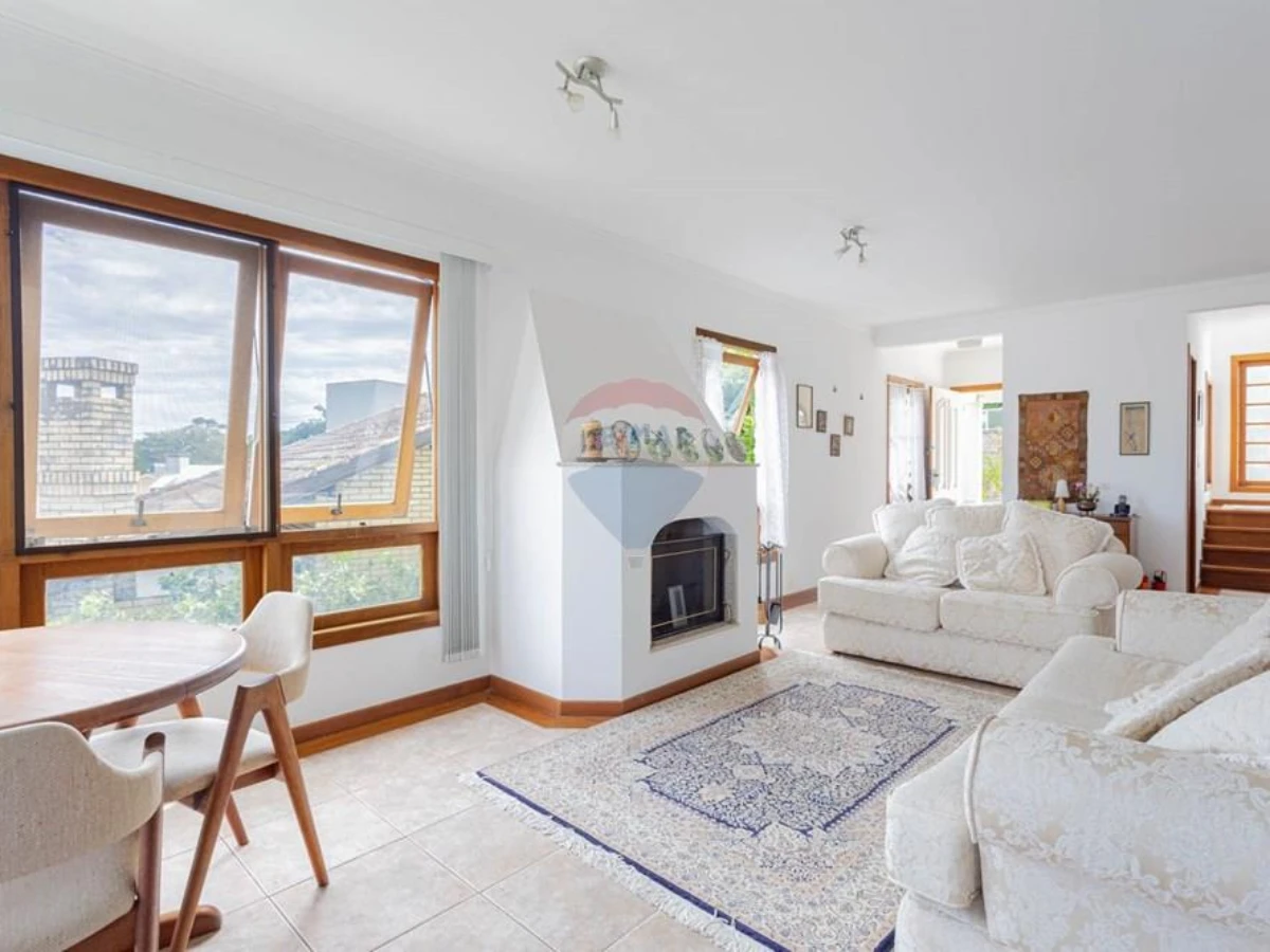 Casa 3 Dormitórios com Vista para a Baía Norte — João Paulo, Florianópolis