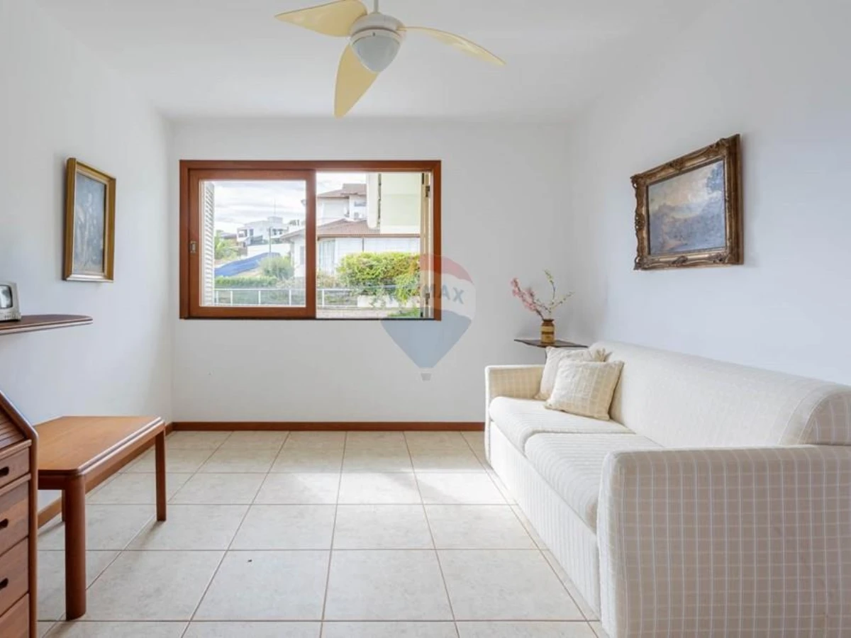 Casa 3 Dormitórios com Vista para a Baía Norte — João Paulo, Florianópolis
