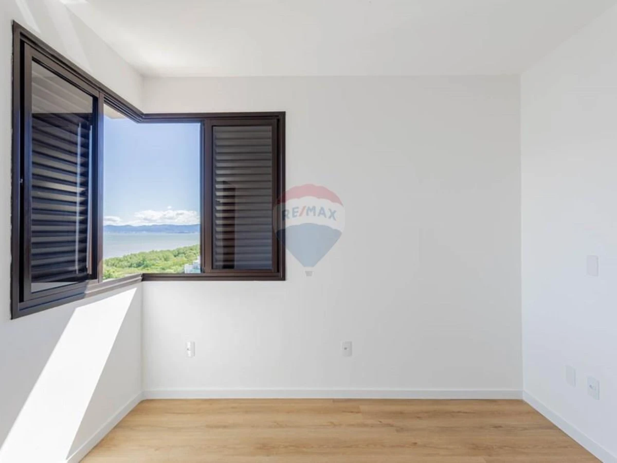 Apartamento 3 Dormitórios com Vista Mar — João Paulo, Florianópolis