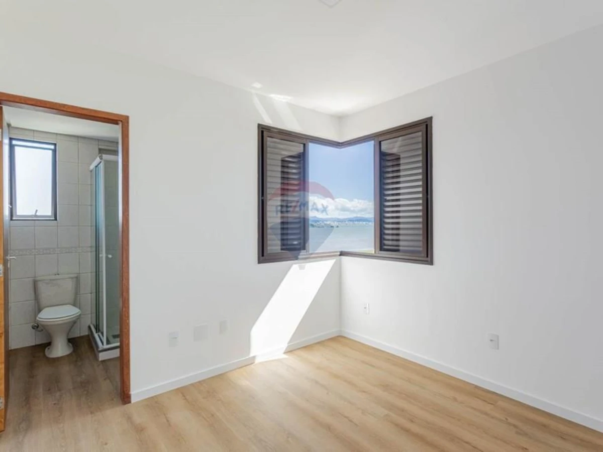 Apartamento 3 Dormitórios com Vista Mar — João Paulo, Florianópolis