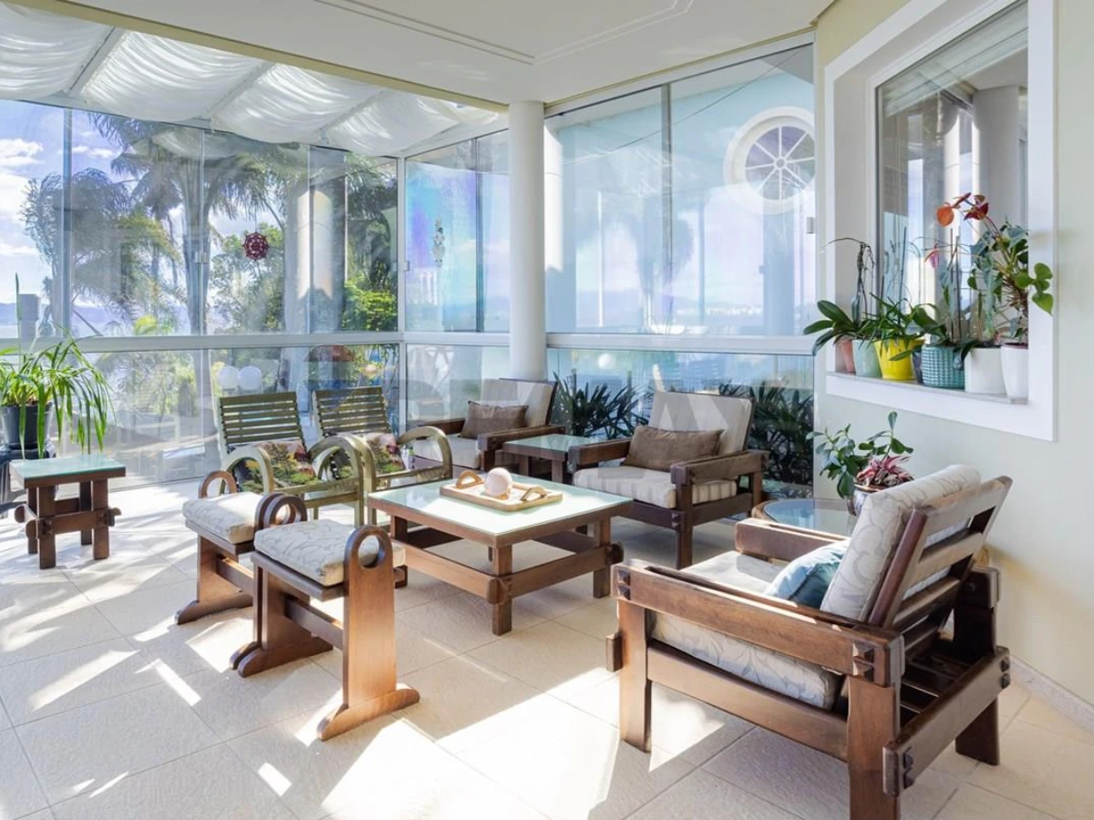 Casa Frente Mar em Cacupé, Florianópolis — 5 Suítes, 505 m²