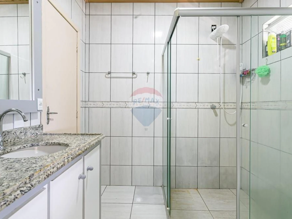 Casa 3 Dormitórios com Terreno de 3.200 m² — Costeira do Pirajubaé, Florianópolis