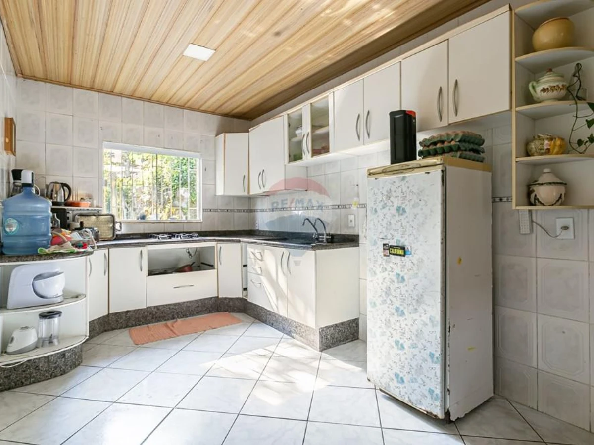 Casa 3 Dormitórios com Terreno de 3.200 m² — Costeira do Pirajubaé, Florianópolis