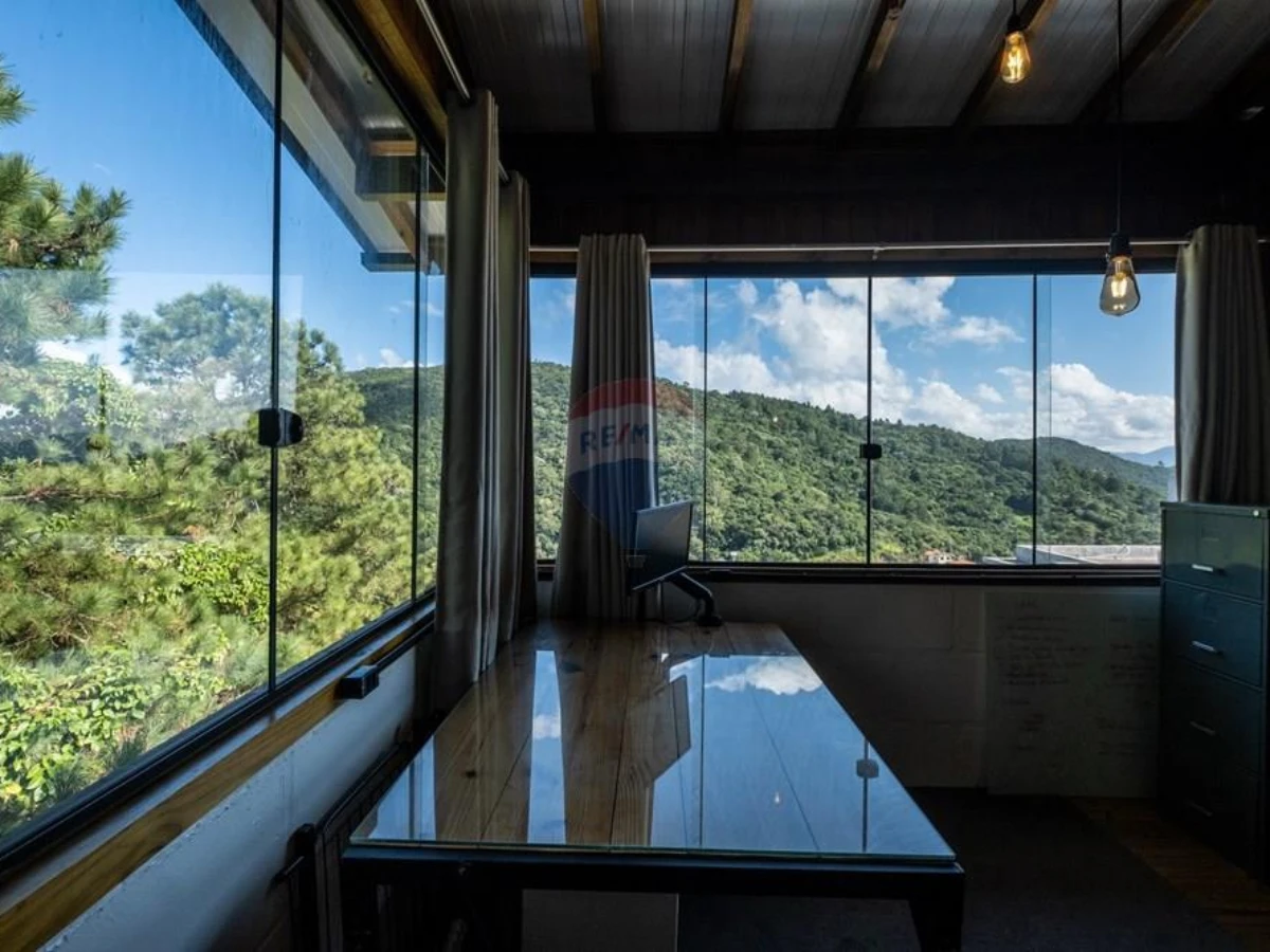 Casa 4 Dormitórios com Vista para as Montanhas à Venda em Santo Antônio de Lisboa