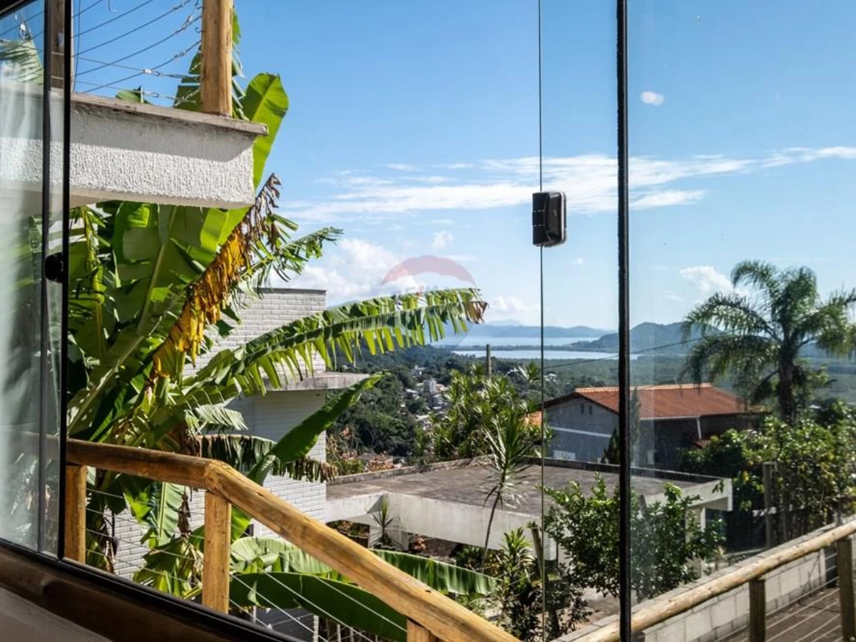 Casa 4 Dormitórios com Vista para as Montanhas à Venda em Santo Antônio de Lisboa