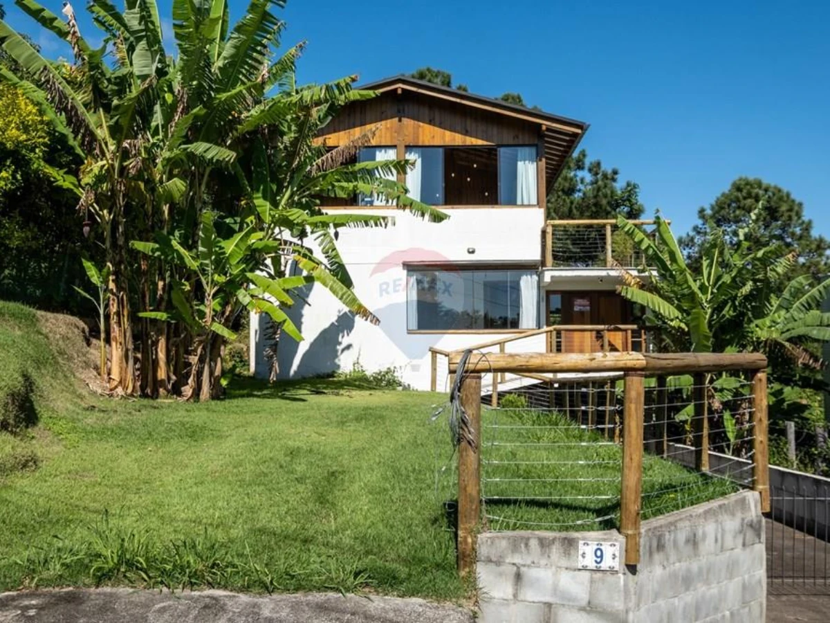 Casa 4 Dormitórios com Vista para as Montanhas à Venda em Santo Antônio de Lisboa