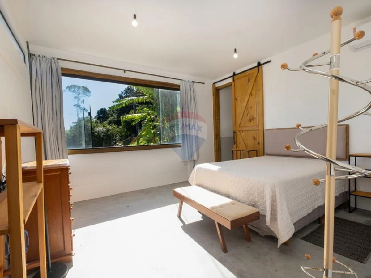 Casa 4 Dormitórios com Vista para as Montanhas à Venda em Santo Antônio de Lisboa