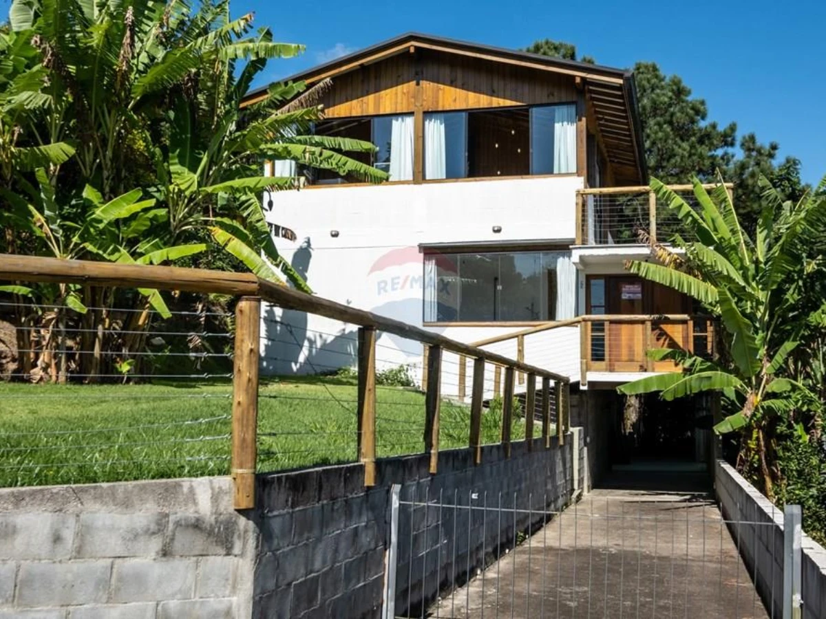 Casa 4 Dormitórios com Vista para as Montanhas à Venda em Santo Antônio de Lisboa