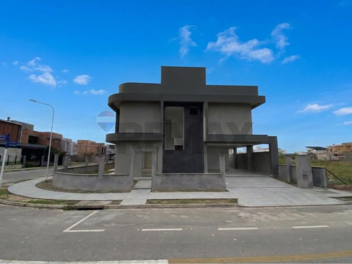 Casa 4 Suítes à Venda no Jardim Campeche, Florianópolis