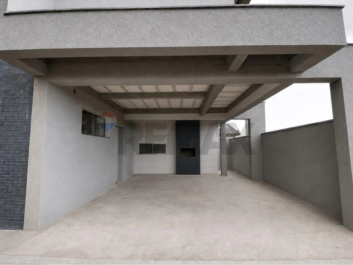 Casa 4 Suítes à Venda no Jardim Campeche, Florianópolis