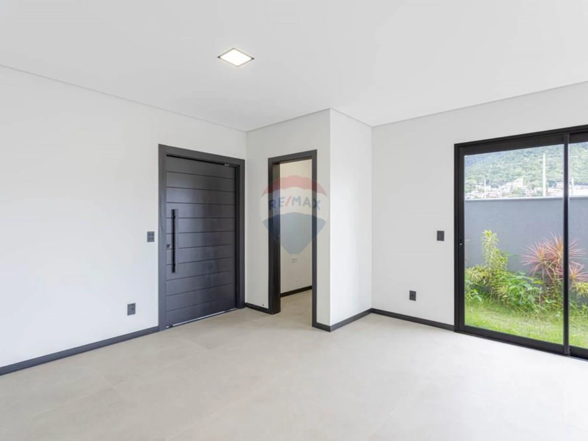 Casa Nova 3 Suítes à Venda — Vargem do Bom Jesus, Florianópolis