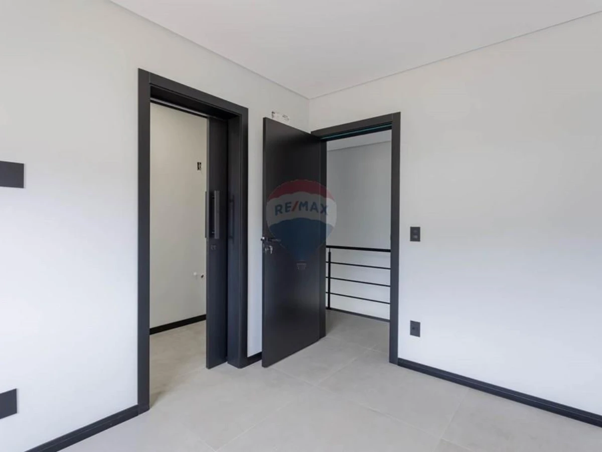 Casa Nova 3 Suítes à Venda — Vargem do Bom Jesus, Florianópolis