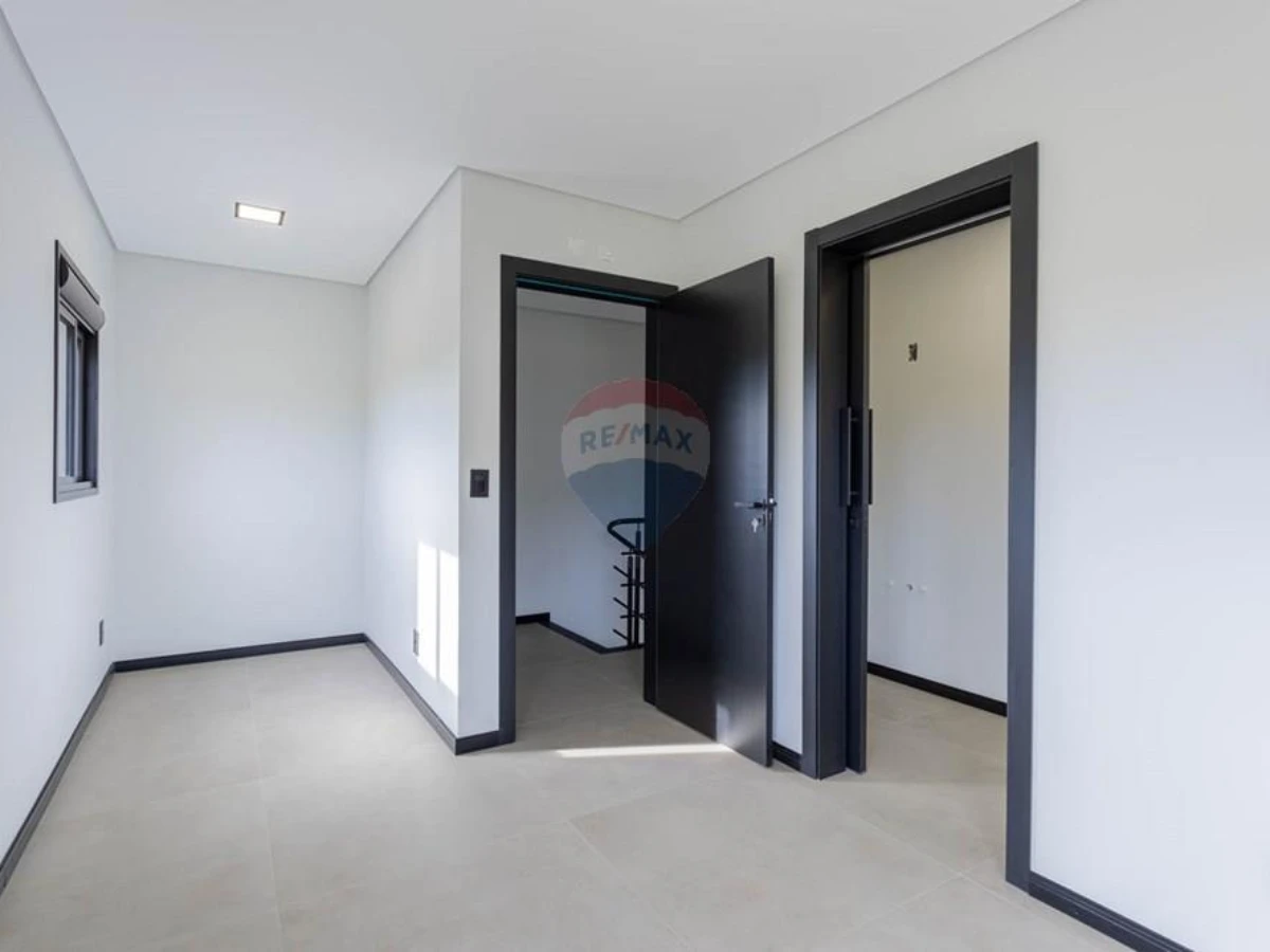 Casa Nova 3 Suítes à Venda — Vargem do Bom Jesus, Florianópolis
