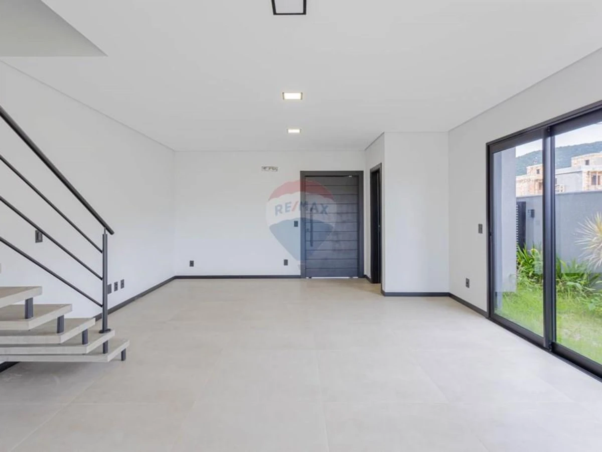 Casa Nova 3 Suítes à Venda — Vargem do Bom Jesus, Florianópolis